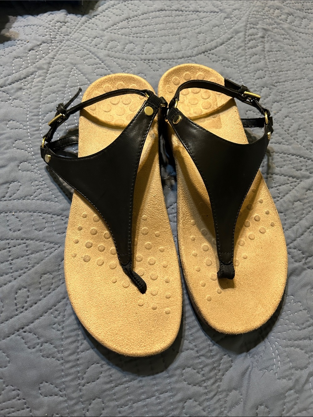 Vionic t-strap black size 10 sandals kirra